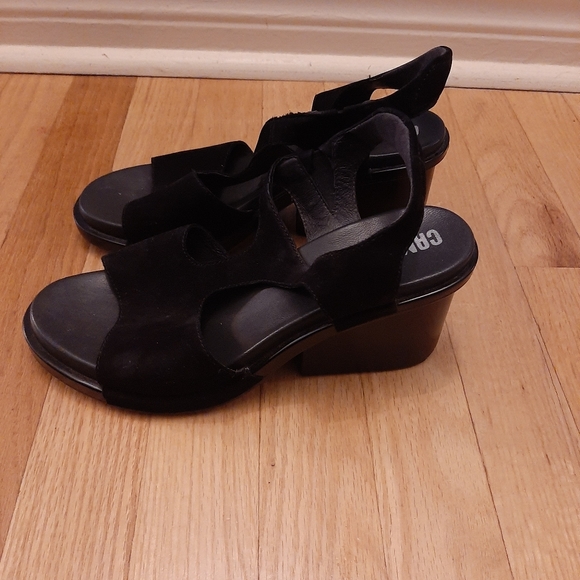 Sandals - Picture 2 of 3